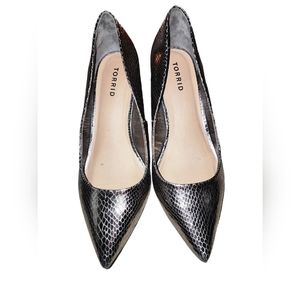 Torrid NWT faux snake skin heels size 11.5 W